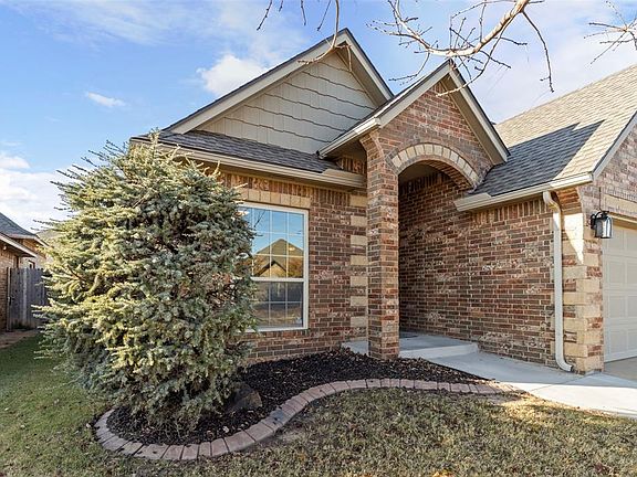 3rd image of 12109 Chesterfield Ln