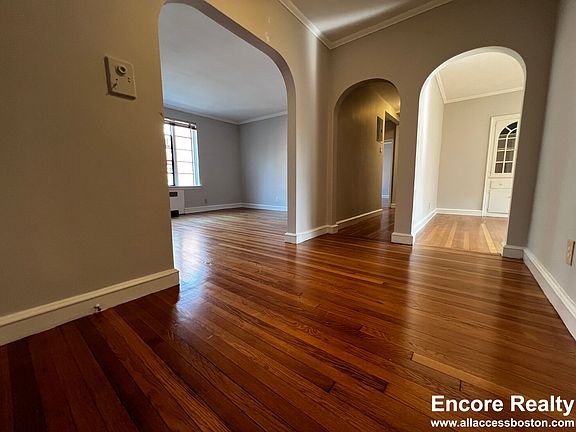 5th image of 89 Longwood Ave #5