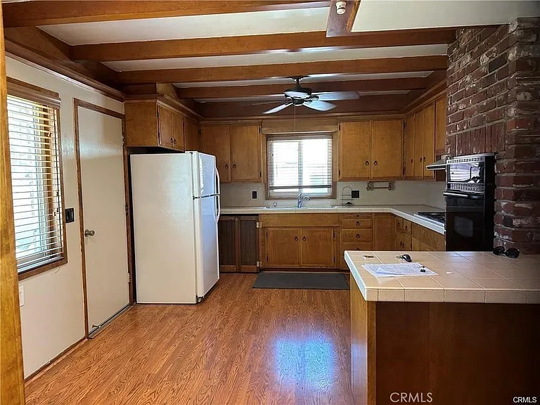 264 W Grandview Dr — Photo 2