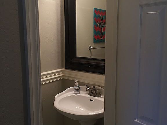 1/2 bath off kitchen/living