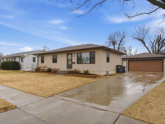 2nd image of 1063 Eisenhower Rd