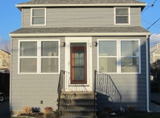 4 14th St, Hampton, NH 03842