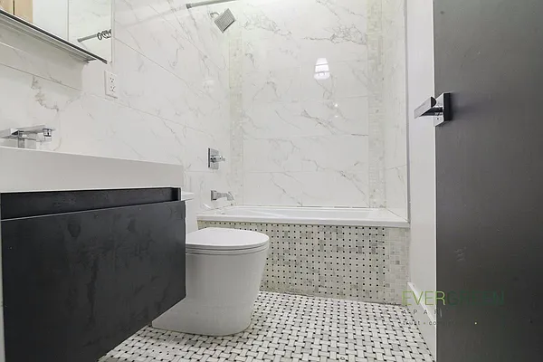 Rented by Evergreen Apartments BK | media 8