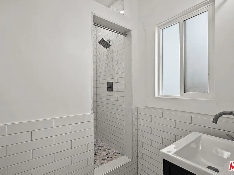 1821 N Grace Ave — Photo 11