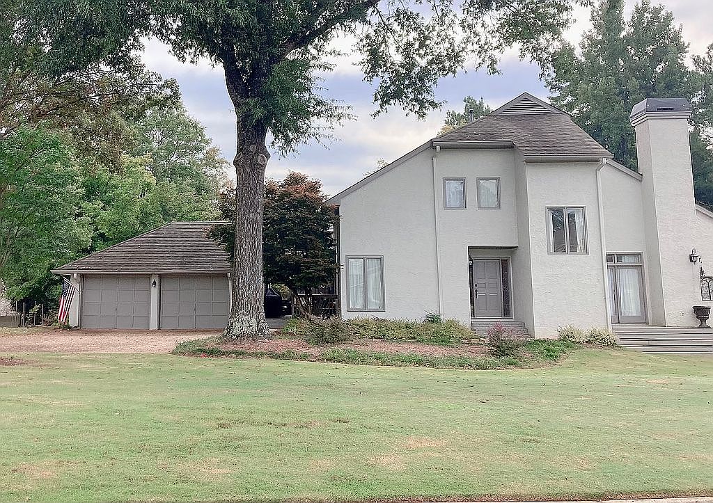 2545 Links End — Horseshoe Bend Country Club