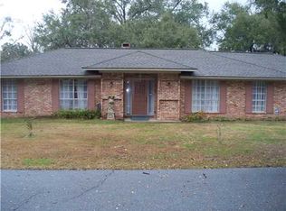 1407 Hellmers Ln, Ocean Springs, MS 39564