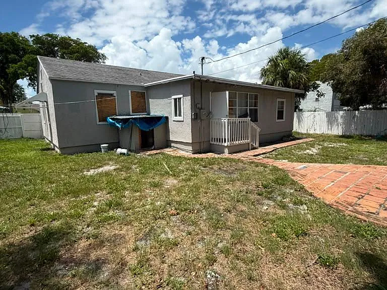 933 30th Ct — Photo 21