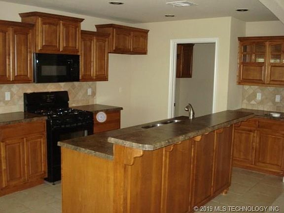 3rd image of 4742 S 203 East Ave