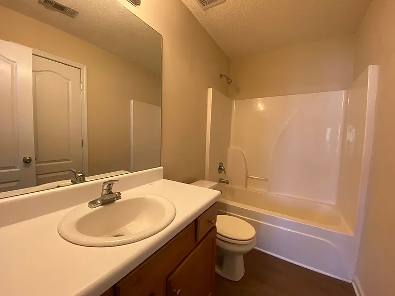 218 Bridgewater Cir — Photo 5
