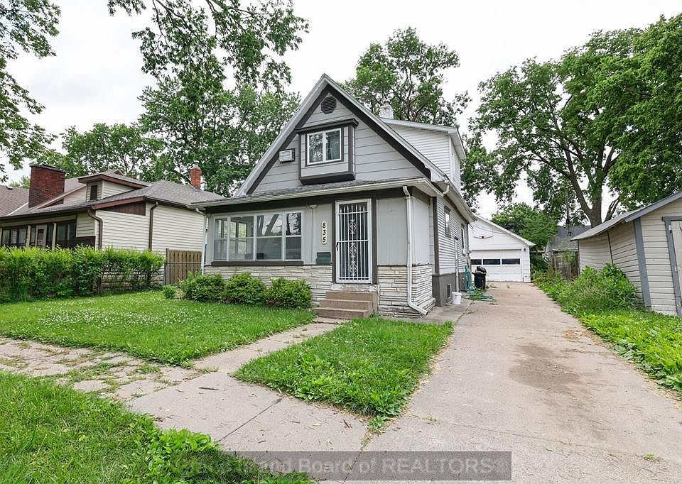 1st image of 835 N Cedar Ave