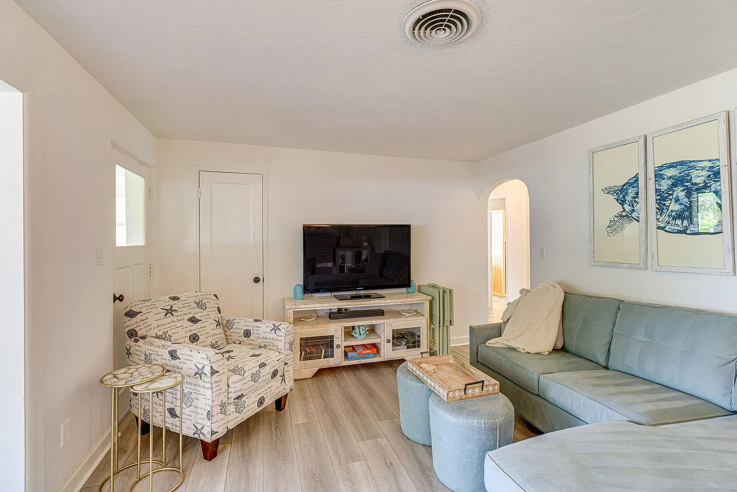 2 bed, 1.0 bath, 1248 sqft, $3,128 — Photo 3