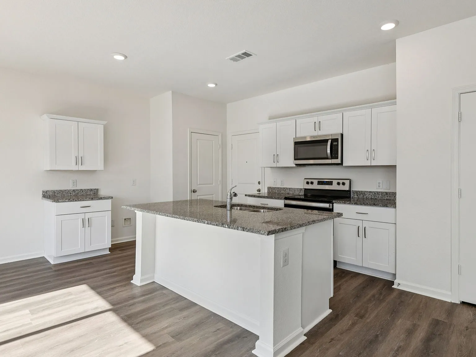 3 bed, 2.5 bath, 1826 sqft, $1,750 — Photo 3