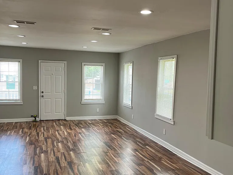 246 Britton Ave — Photo 10