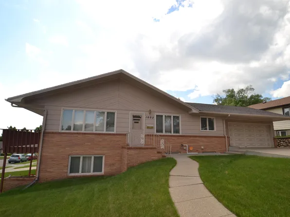 1602 N 18th St, Bismarck, ND 58501