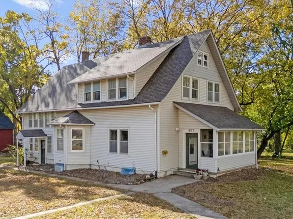 807 High Grove Rd, Grandview, MO 64030