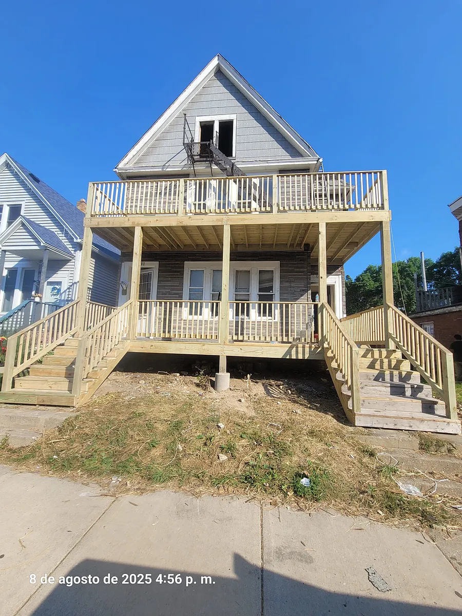 Building Photo - 1231-1233 W Windlake Ave #1233A