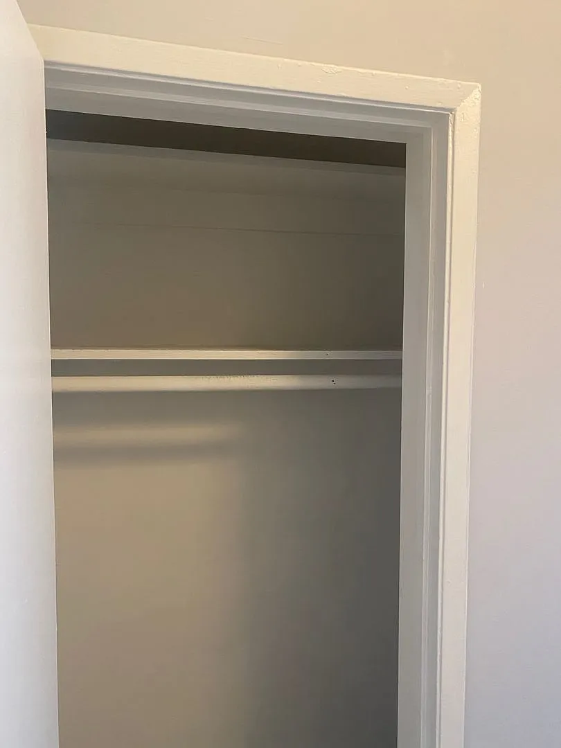 Beautiful 1 Bedroom — Photo 3