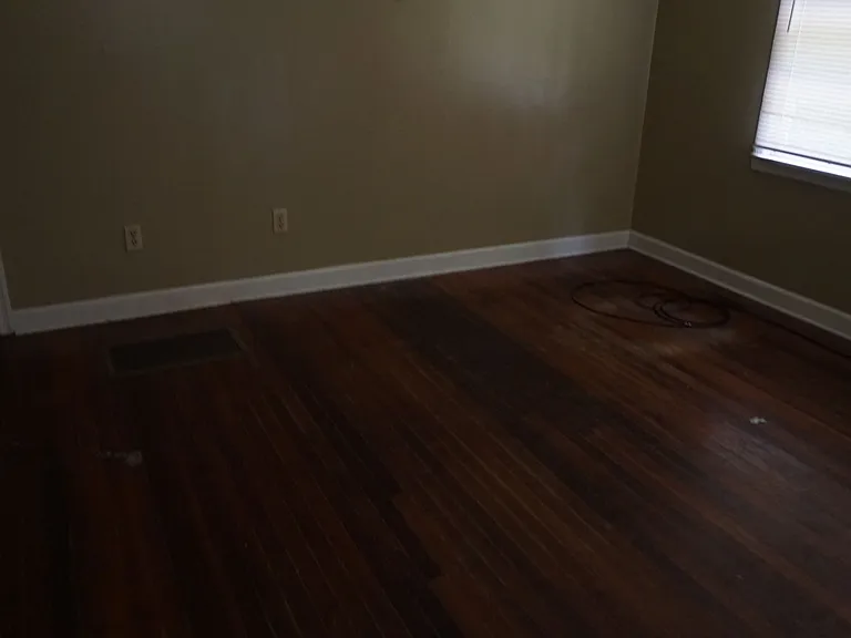 406 E College St — Photo 7