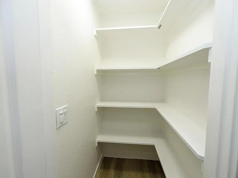 2423 Miller Ave — Photo 4