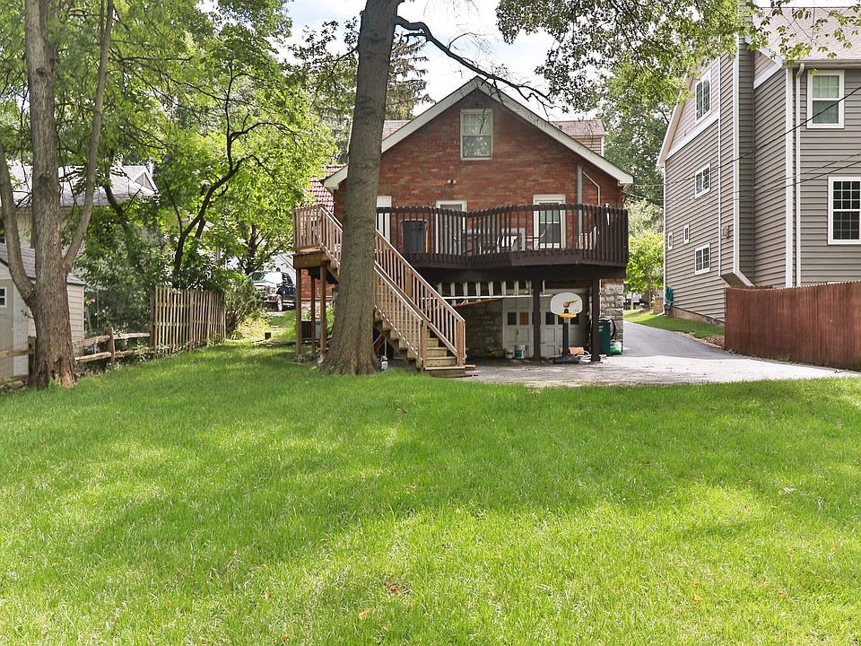 2nd image of 127 Peeke Ave