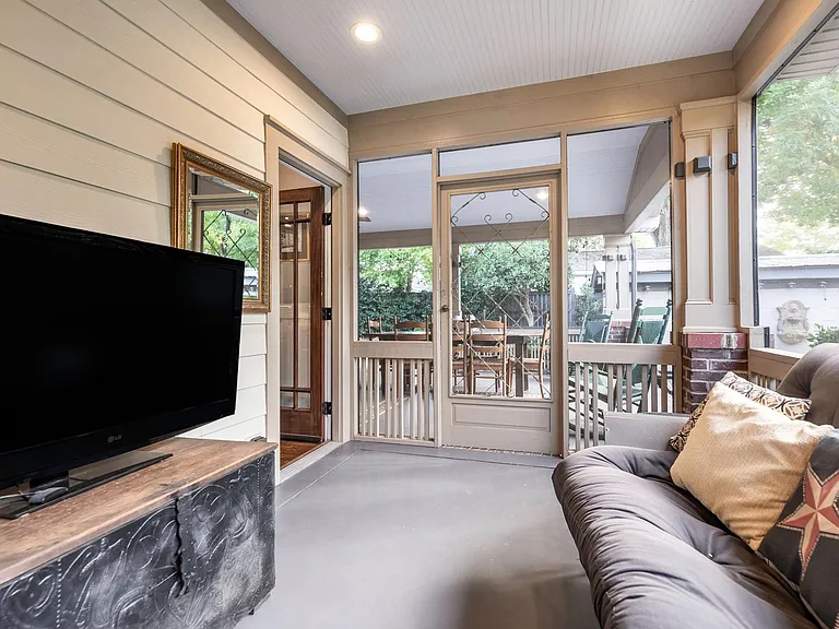 16 Traxler St — Photo 29