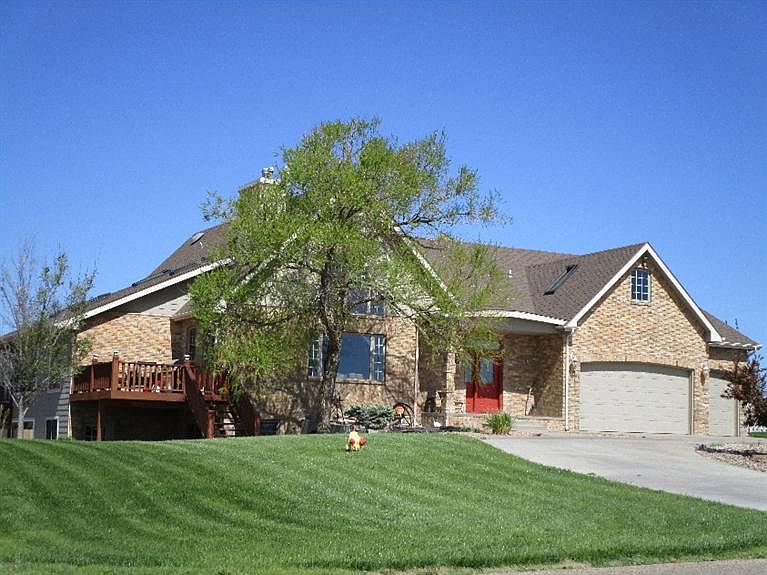 1st image of 220 Grandview Dr
