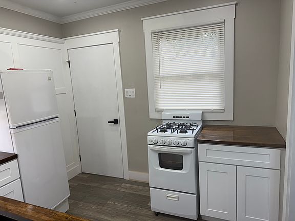 2nd image of 553 E Maxlow Ave