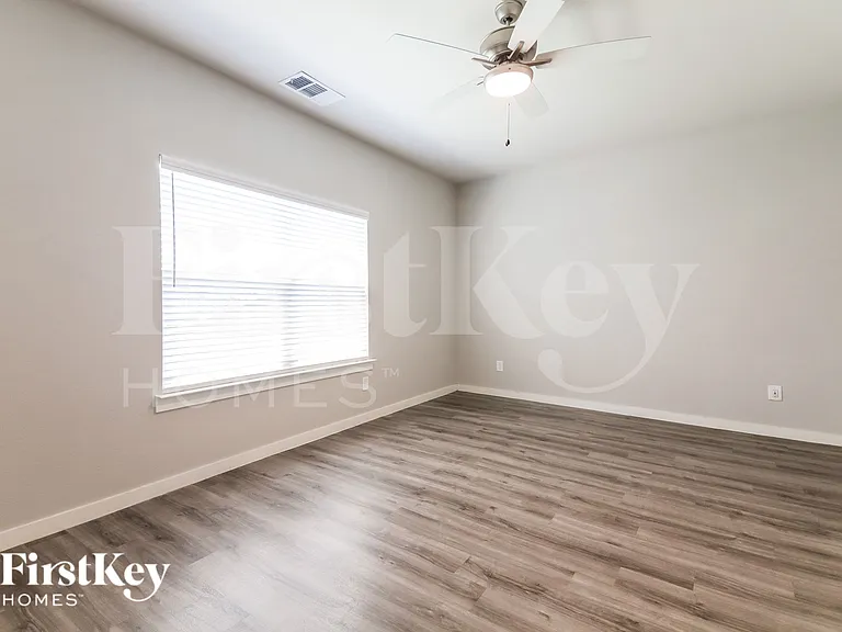 310 Niki Dr — Photo 14