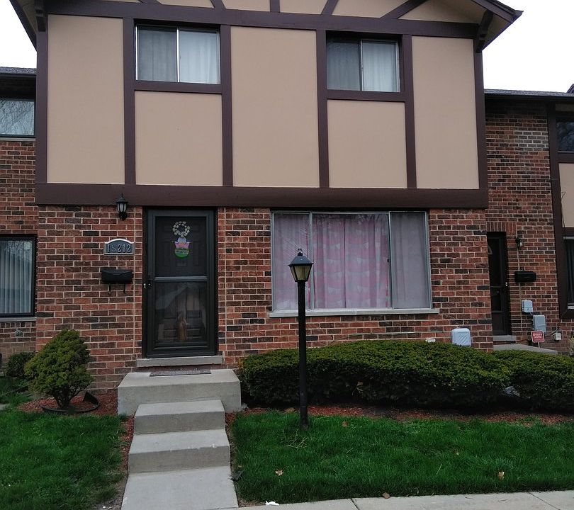 1st image of 1S212 Radford Ln
