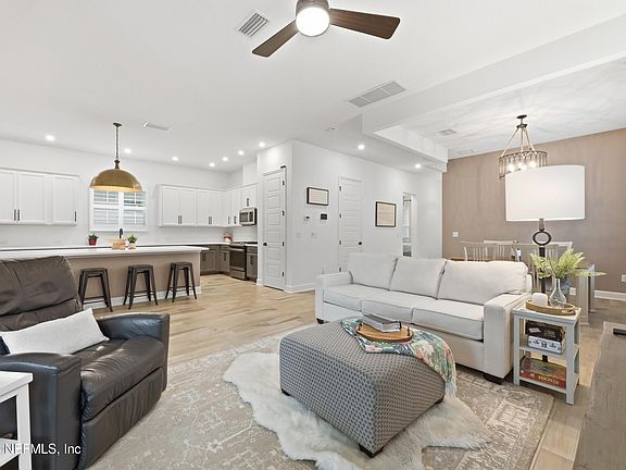 2nd image of 76 PARK CENTER Avenue