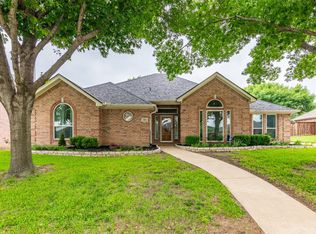 7517 Orange Valley Dr, North Richland Hills, TX 76182