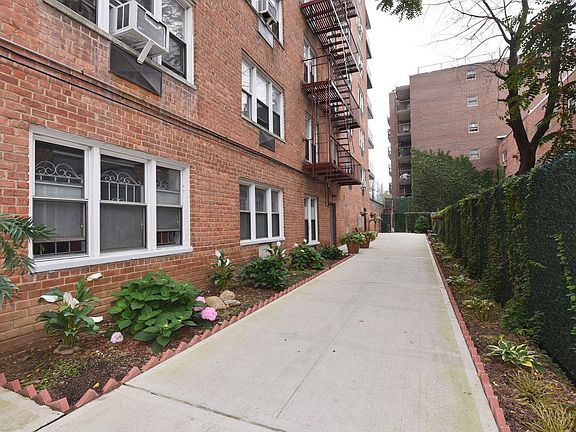 3rd image of 34-20 Parsons Blvd #5A