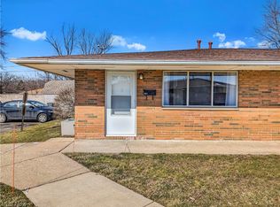 21884 River Oaks Dr #K10, Rocky River, OH