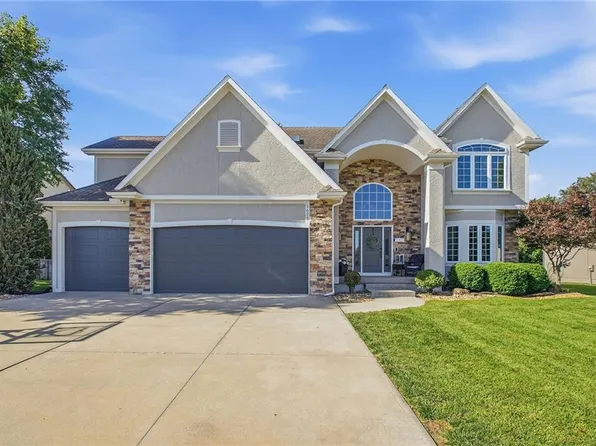 1625 NE Shadow Valley Dr, Lees Summit, MO 64064