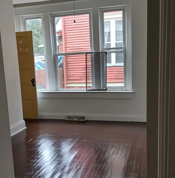 238 E Leasure Ave — Photo 3