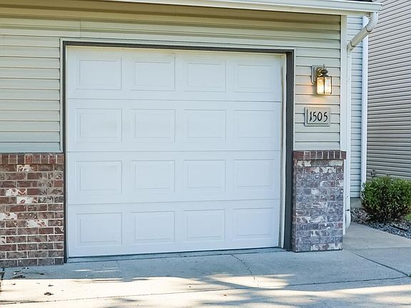 3rd image of 1505 W Hyacinth Ln