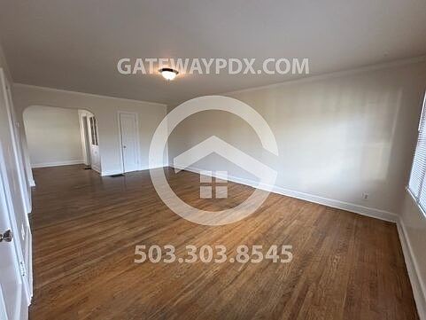 4th image of 4454 SE Milwaukie Ave