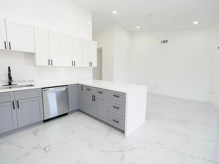 13541 SW 182nd St — Photo 5