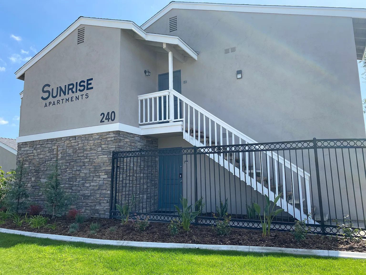 Sunrise Apartments — Photo 3