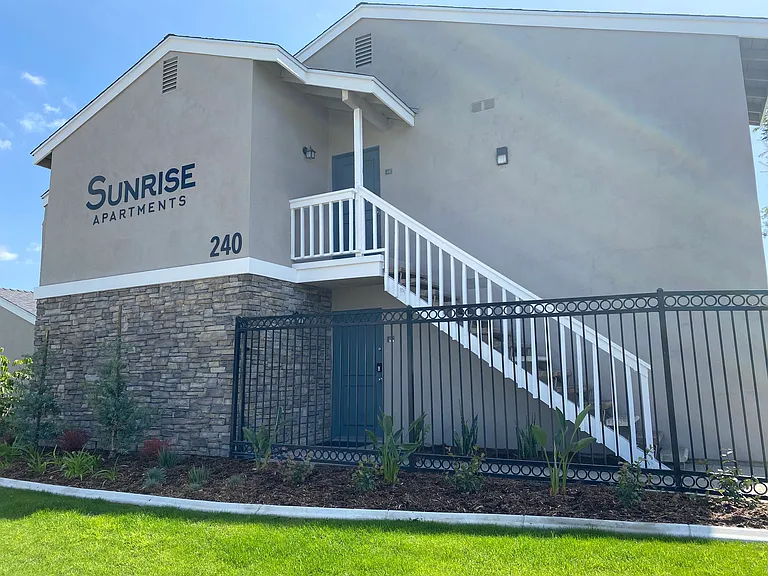 Sunrise Apartments — Photo 3