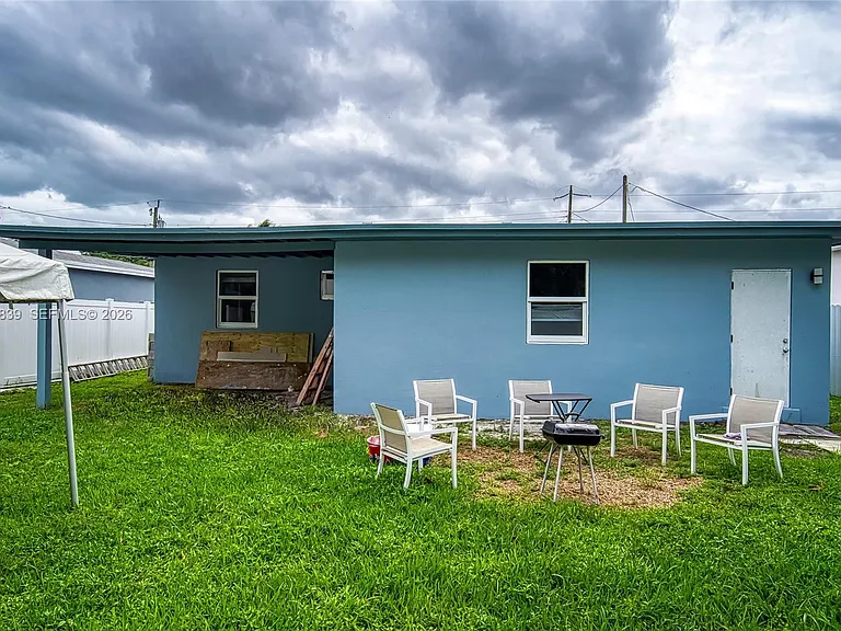 644 SW 7th Ct — Photo 42