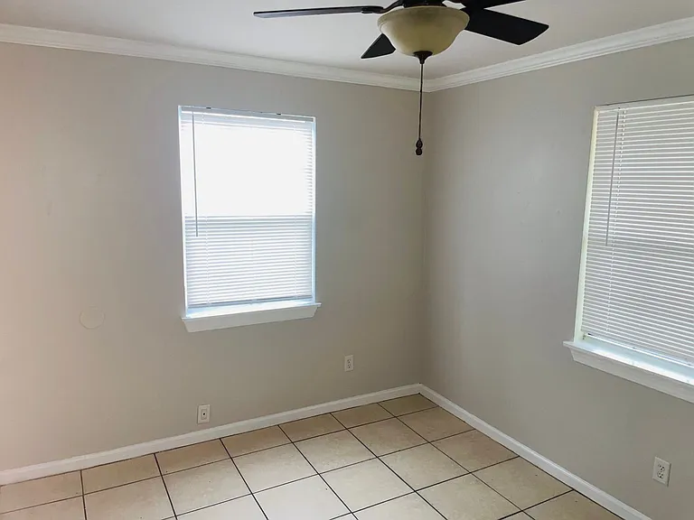 111 Columbia Dr #6 — Photo 9