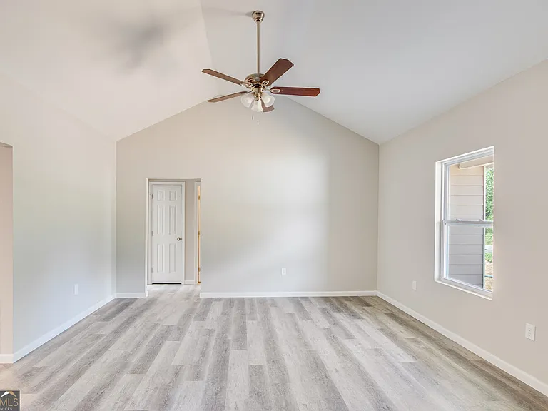 117 Lyla Ln — Photo 6