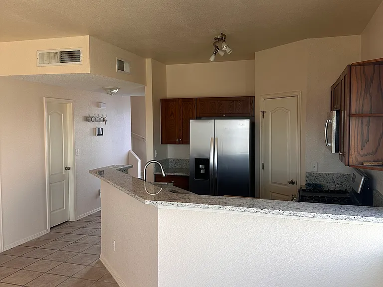 5912 Cielo Del Rey Pl #B — Photo 11