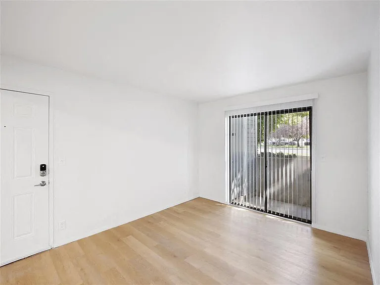 James Pointe — Photo 112