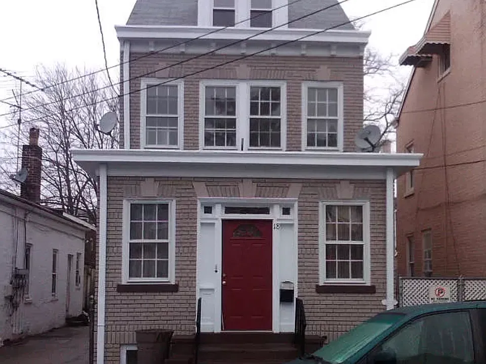 18 Hewitt St #2