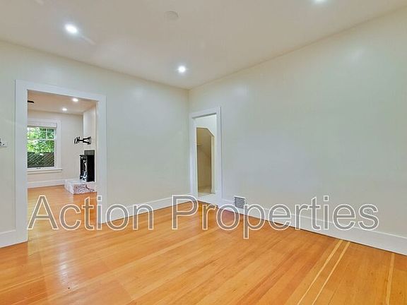 3rd image of 315 Melville Ave