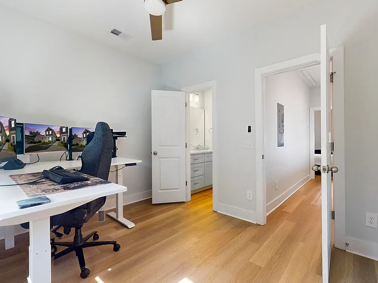 2045 Arbutus Ave — Photo 15