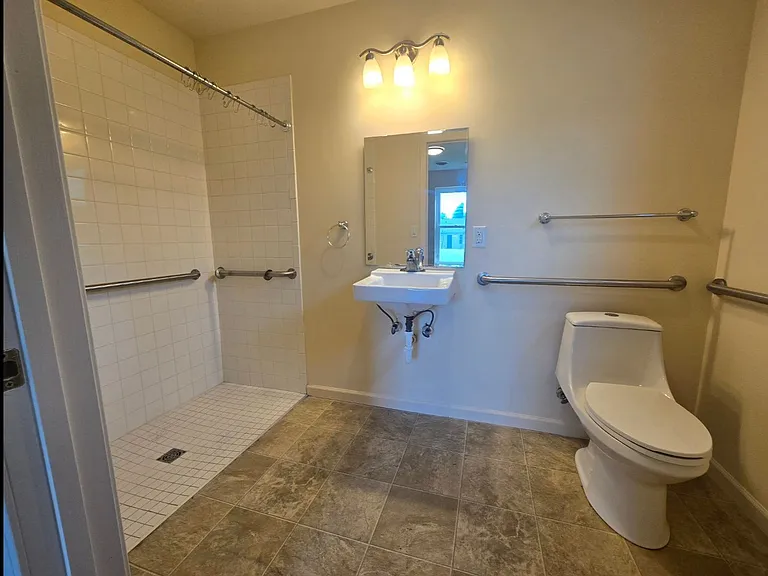913 Gold St — Photo 12
