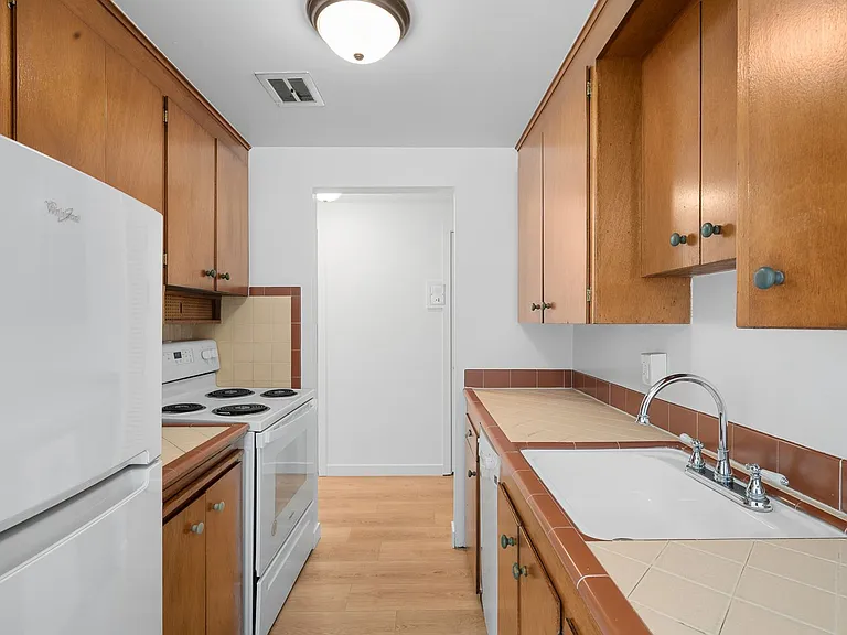 Birch Apartments — Photo 5